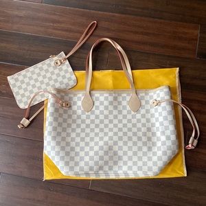 Pink Lily Boutique White/Grey Checkered Tote and Wristlet